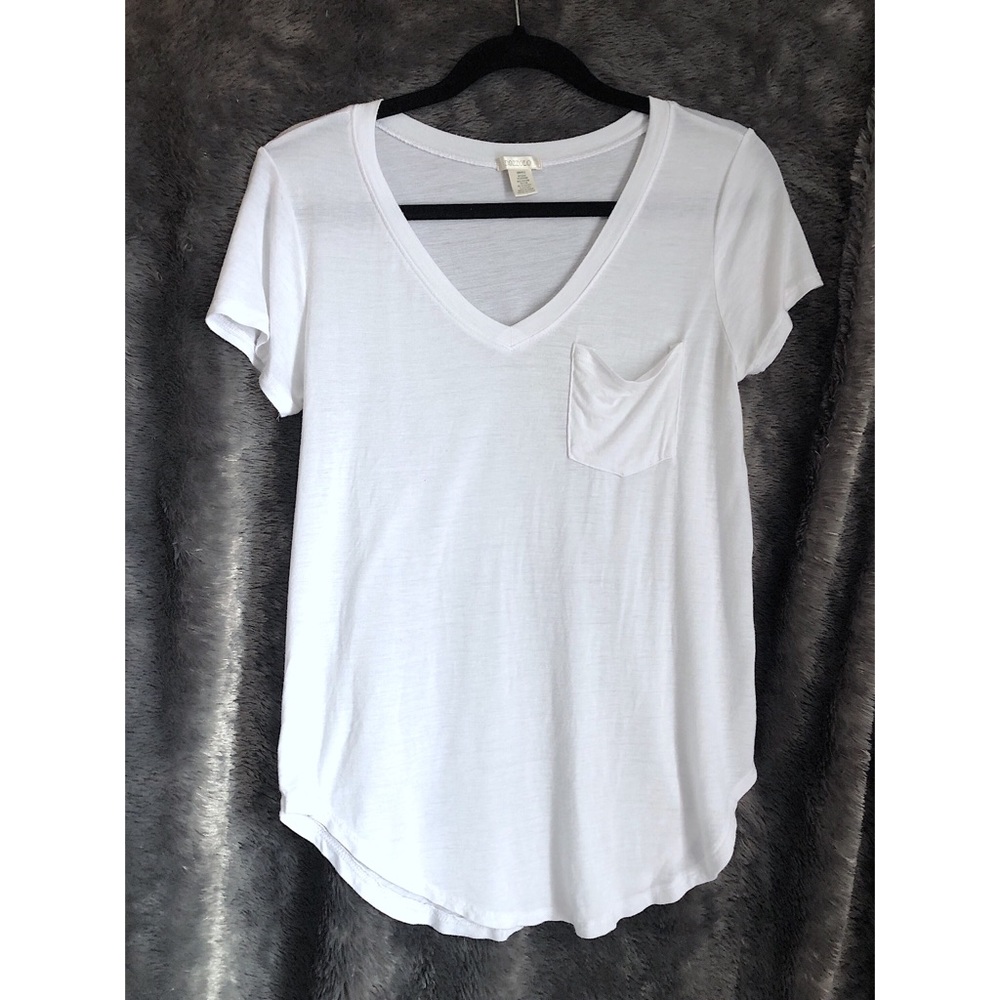 ❄️🌨Soft White V Neck🌨❄️ NWOT